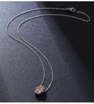 collier avec pendentif main de fatma rose